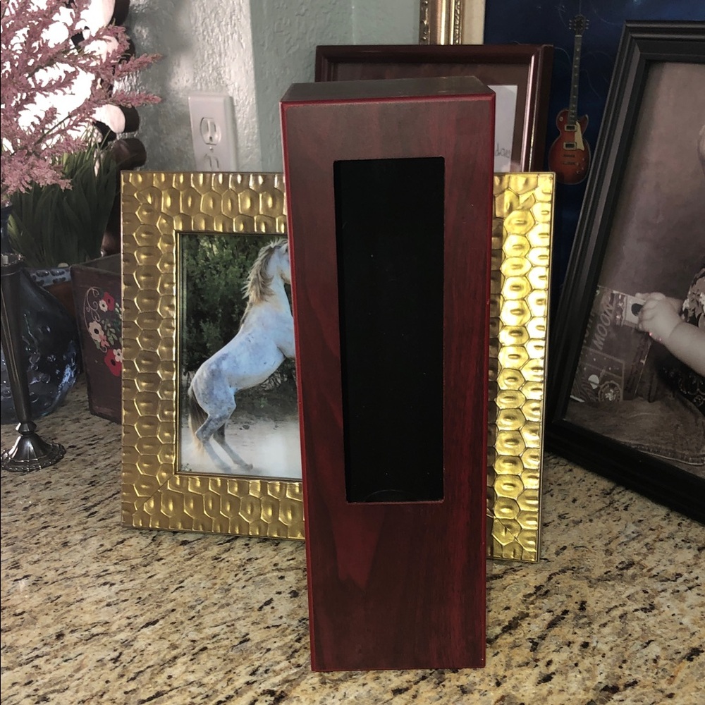 4️⃣ FOR $🔟! WINE BOTTLE DISPLAY & GIFT WOOD BOX